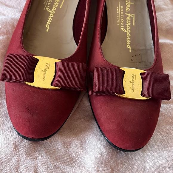 Ferragamo Suede Vera Vintage Red Heels 7.5 B - Picture 2 of 7